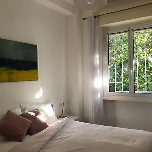 Apartment Lovely 2 With Small Garden