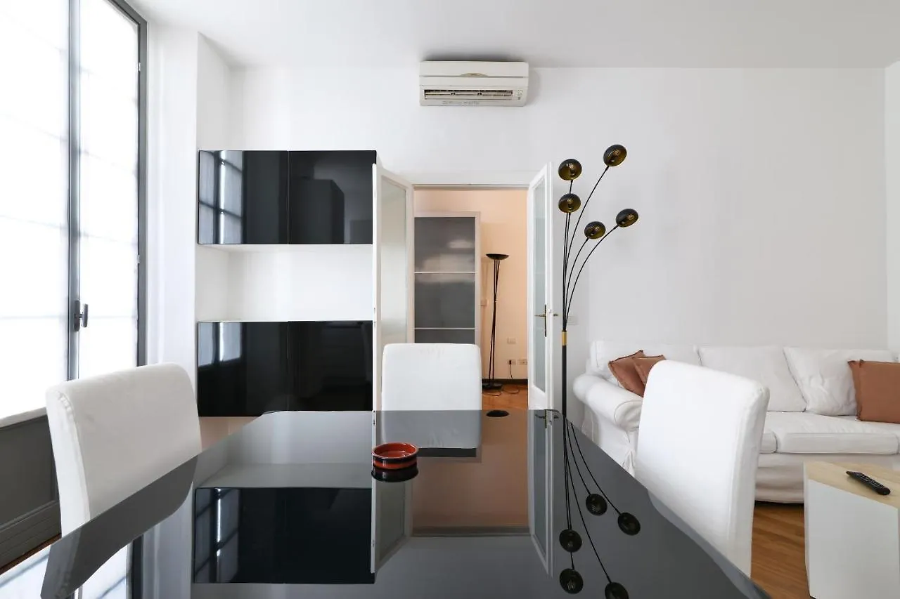 Apartment Charming San Babila Apt. Milan Italy