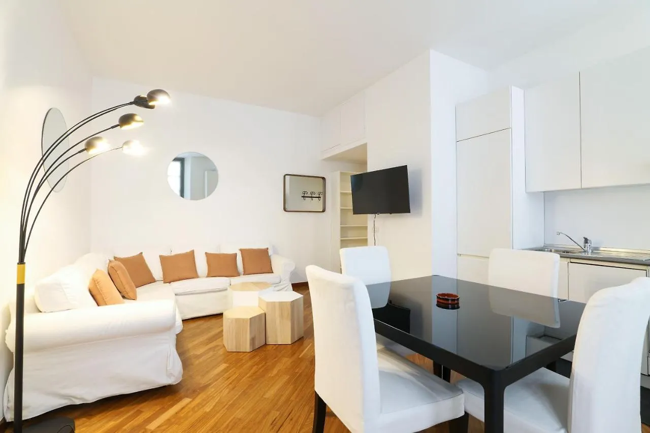 Apartment Charming San Babila Apt. Milan